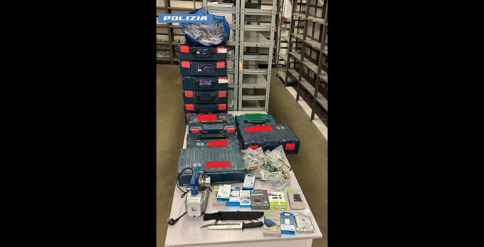 Il barber shop nascondeva ben altro: 36enne denunciato per ricettazione