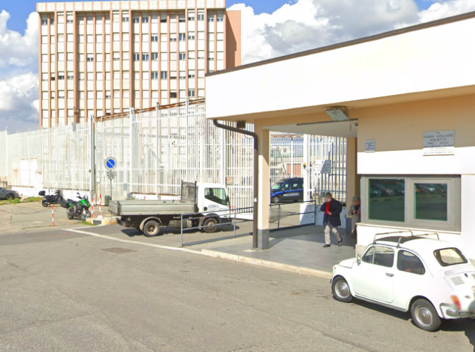 Aggressione al carcere delle Vallette: prima cerca di togliersi la vita, poi picchia gli agenti intervenuti per salvarlo