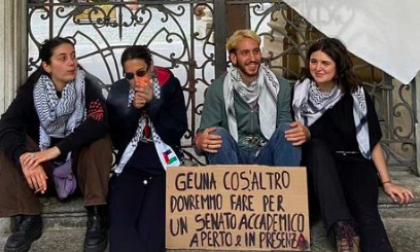 Protesta contro Stefano Geuna: i Pro Palestina si incatenano al Rettorato di Torino