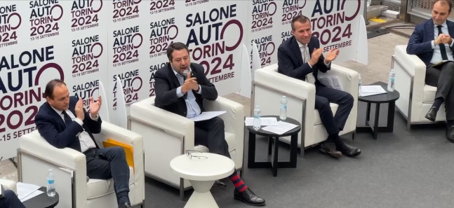 Presentazione del Salone dell’Auto, Salvini: “Dire no alle auto a diesel e benzina è una fesseria”