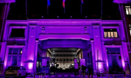 Giornata mondiale del lupus: le Molinette di Torino si colorano di viola