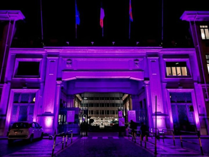 Giornata mondiale del lupus: le Molinette di Torino si colorano di viola