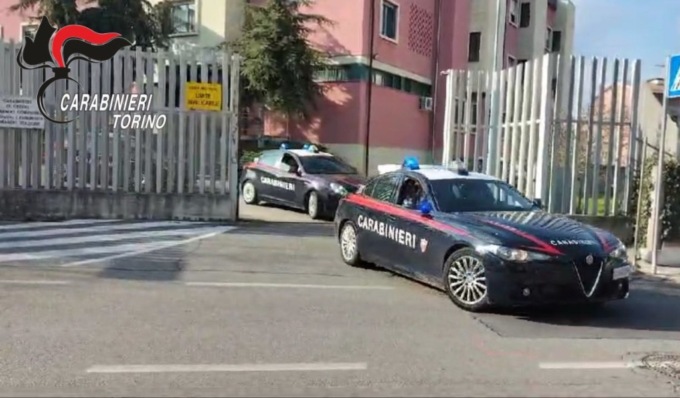 Una caffetteria come base operativa per lo smercio di cocaina e hashish