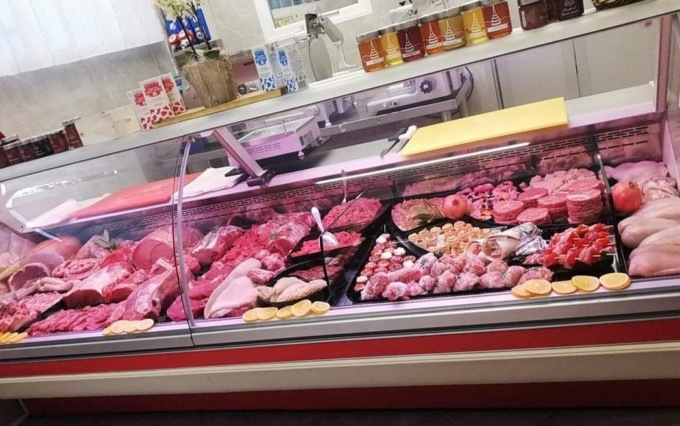 Rubati 450 kg di carne in una macelleria di Candiolo