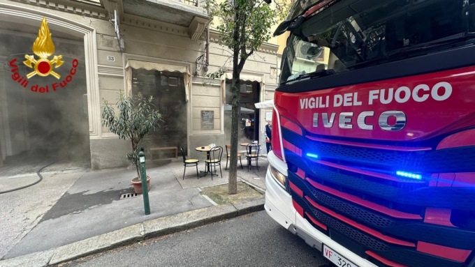 Incendio in un palazzo di via Berthollet: tanto fumo e un bel po’ di spavento