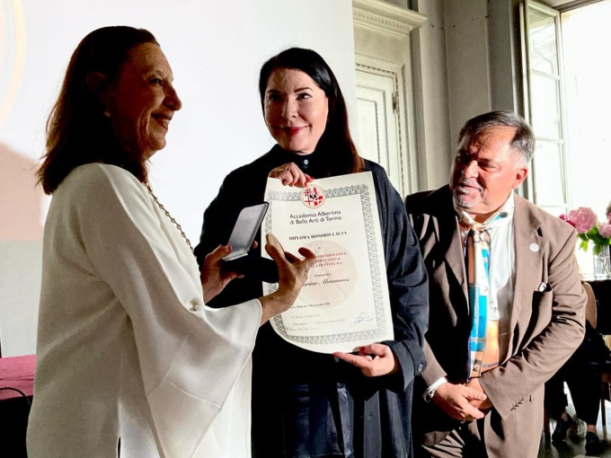 Laurea honoris causa dell’Accademia Albertina di Belle Arti a Marina Abramovic: “Qui a Torino c’è la performance art”