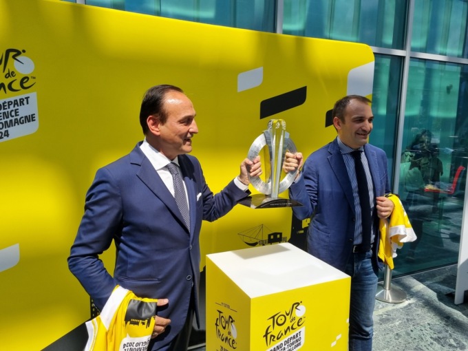 Tour de France 2024: il trofeo della “grand départ” nel grattacielo della regione; gli eventi sul territorio