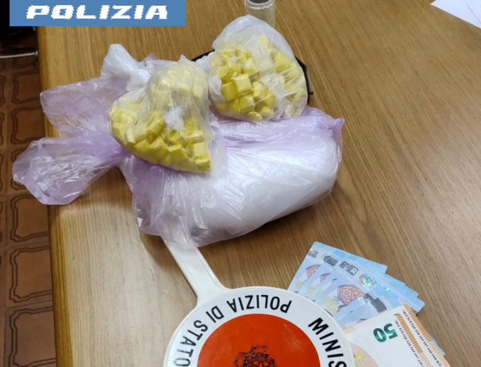 In auto con oltre un chilo di cocaina e 270 dosi: arrestato 49enne