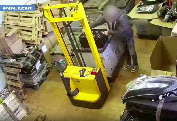 Furti sui camion in sosta nelle aree di servizio della tangenziale di Torino: arrestate sei persone