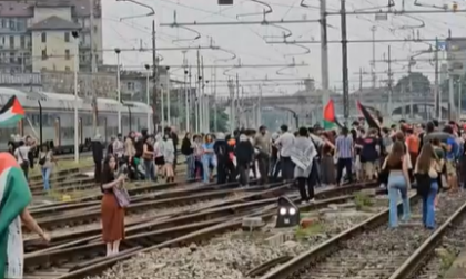 Corteo pro-Palestina a Torino: occupati binari alla stazione Porta Nuova, treni sospesi