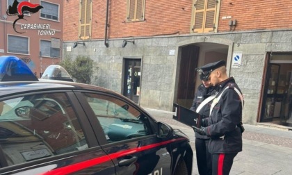 Lite in casa, arrivano i carabinieri ma vengono aggrediti: bloccato con il taser