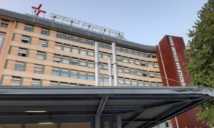 Scatena il caos al Pronto Soccorso del San Giovanni Bosco poi aggredisce medici e infermieri