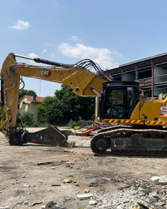Iniziati i lavori di demolizione per realizzare la nuova scuola Norberto Bobbio