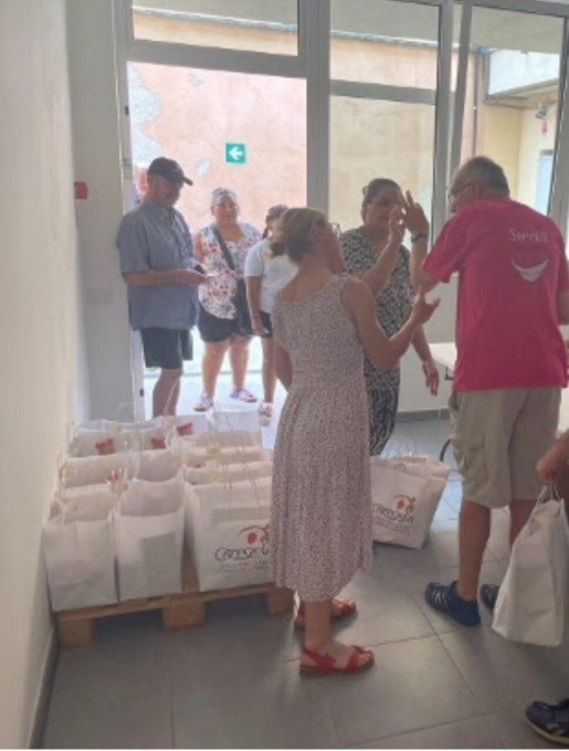 Circolo virtuoso di solidarietà a Carmagnola: pacchi alimentari distribuiti da diversamente abili a persone in fragilità economica