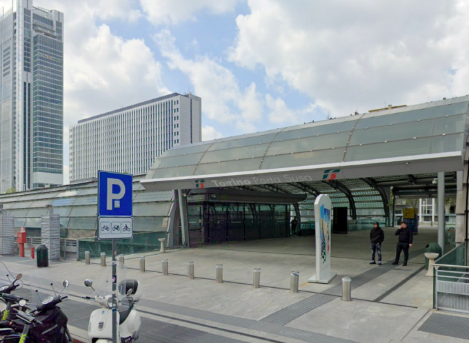 19enne aggredito e derubato da coetaneo alla fermata della metro