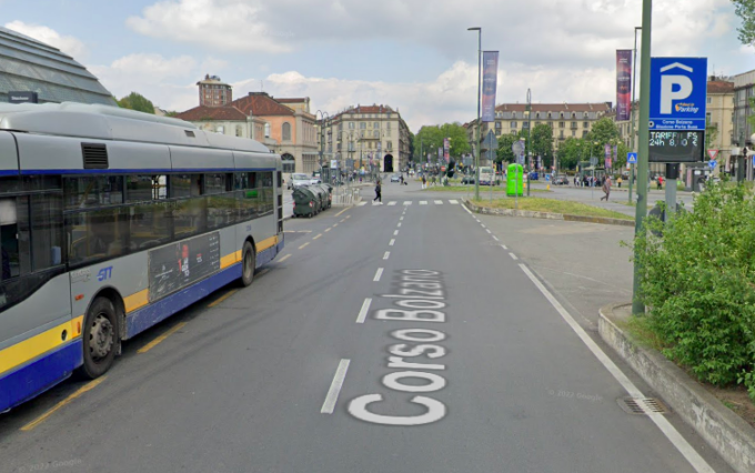 Madre e figlia aggredite e derubate nel parcheggio sotterraneo di corso Bolzano