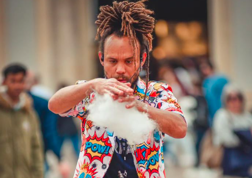 Il clown Idà sui social dopo l’aggressione razzista: “Perdono chi mi ha picchiato e vado avanti”