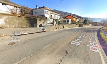 Incidente mortale a Pinasca: ciclista 83enne esce dalla carreggiata e finisce in un fosso