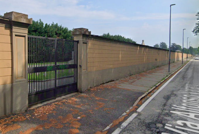 In tilt i cancelli dei cimiteri di Torino: colpa del caldo