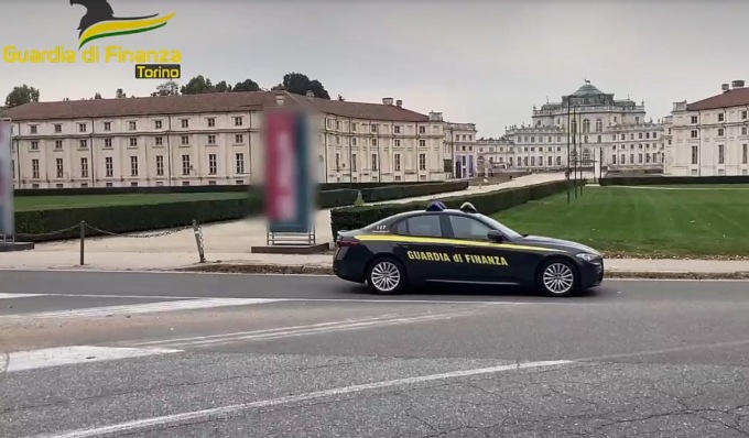 Vendeva falsi certificati per mascherine Covid19, sequestrati 165mila euro a imprenditore torinese