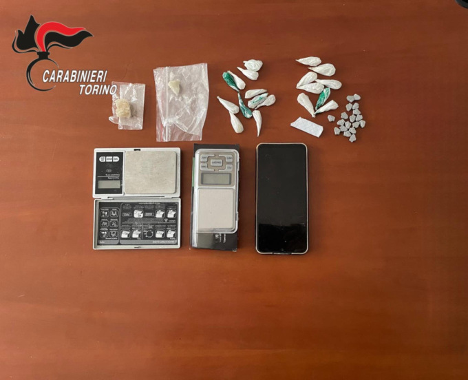 Ketamina e MDMA in un pacchetto di chewing gum: arrestato 26enne