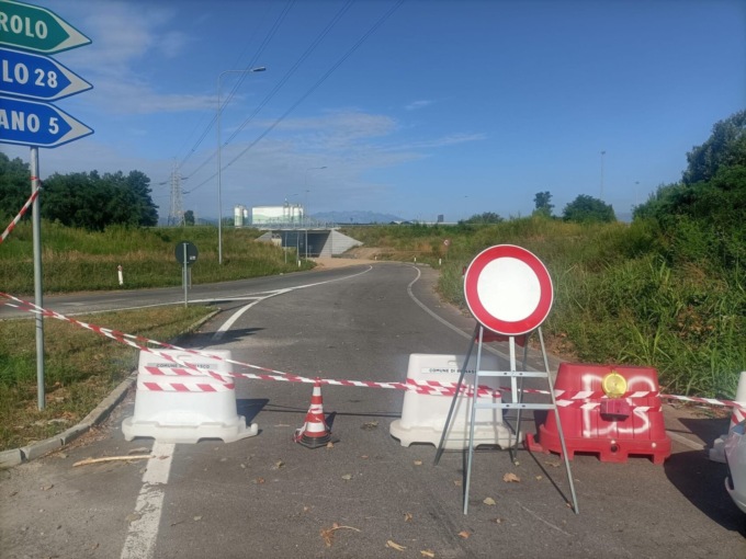 Fuga di gas in prossimità del sovrappasso della sp 174 a Borgaretto, chiusa la strada al traffico