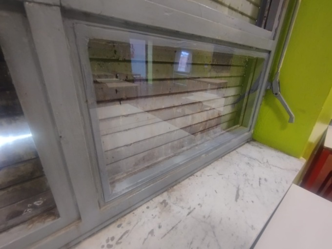 Avviati i lavori per la sostituzione dei vetri del liceo Regina Margherita danneggiati dalla grandine