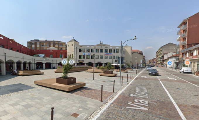 Tentano di forzare una porta di un bar a Nichelino, ma vengono sorpresi dal titolare