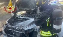 Auto in fiamme in corso Valdocco, pericolo scampato per un soffio