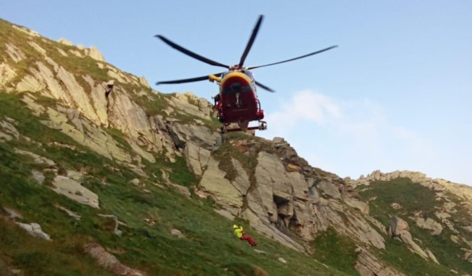 Tragico incidente in montagna, escursionista 30enne muore precipitando sul Mombarone