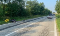 Scontro tra due moto sulla Sp che collega Torrazza a Saluggia: morta una donna