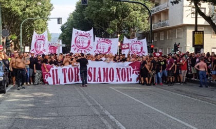 Tifosi del Torino contestano il presidente Cairo