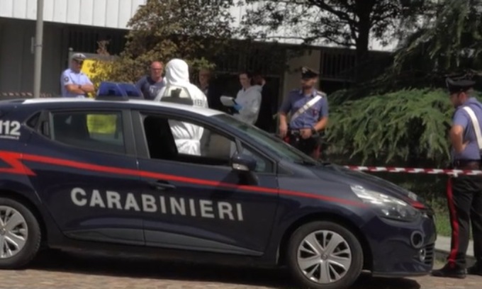 Uccide la moglie a colpi di pistola e poi si toglie la vita: “Mi hai rovinato la vita”