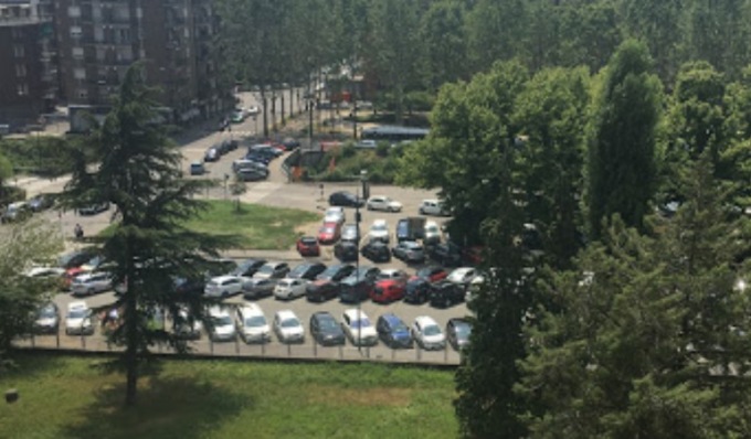 Bufera politica sulla bimba rom investita e uccisa nel parcheggio del San Bosco: “Fake news che facesse l’elemosina”