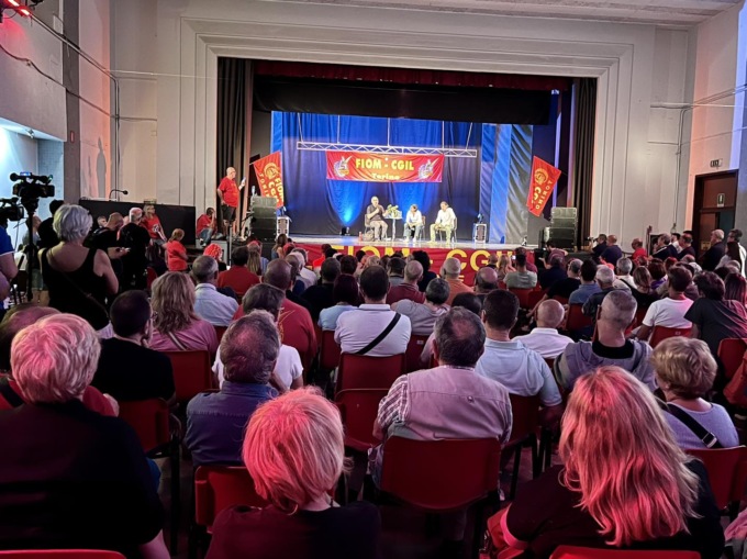 Elly Schlein alla Festa dalla Fiom: “Stellantis deve rispettare gli impegni. Un secondo produttore? Non può essere tabù”