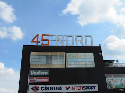 Moncalieri, sfondano una vetrina di un negozio con un’auto e rubano della merce elettronica