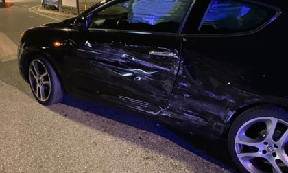 Nichelino, tampona un'auto in piena notte e fugge