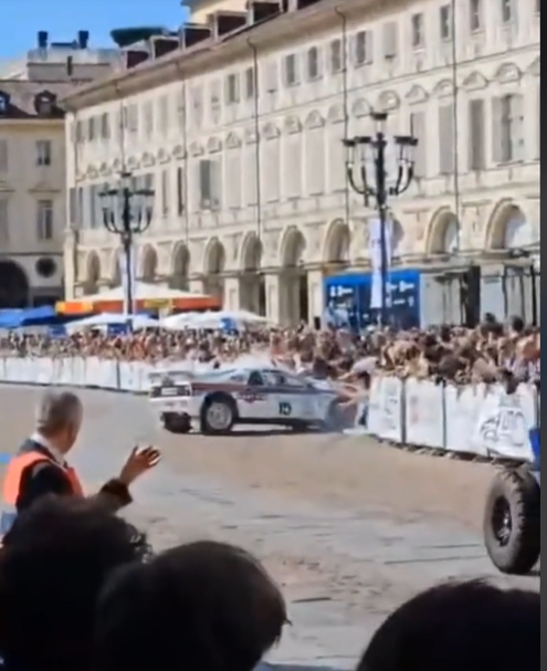 Auto contro folla piazza San Carlo Torino