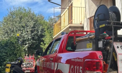 A fuoco un tetto di un'abitazione a Caprie: due anziani soccorsi e portati in salvo