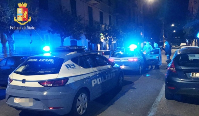 Vita dura per gli spacciatori sul Lungo Dora Napoli, due pusher arrestati e uno denunciato