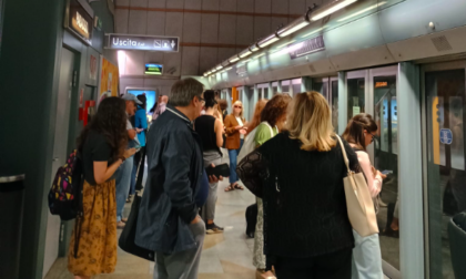 Metro ferma per 20 minuti, i torinesi si sfogano sui social: "Ci promettono miglioramenti e invece qui tutto peggiora"