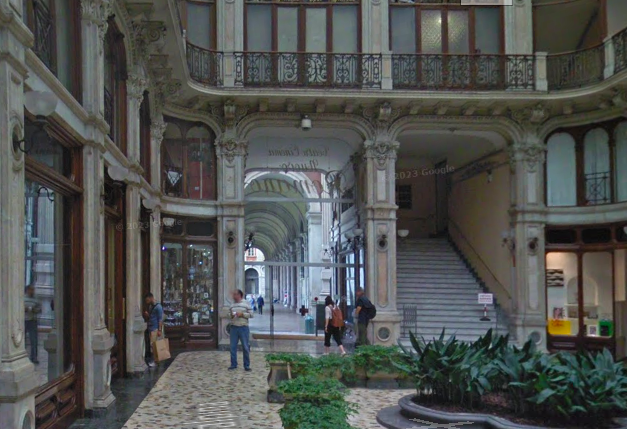 Incidente sul lavoro in Piazza Castello: operaio cade da un ponteggio e batte la testa