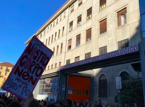 Giornata internazionale per l’aborto sicuro: ieri il presidio davanti al Sant’Anna contro la “Stanza dell’Ascolto”