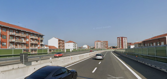 Automobilista perde il controllo e si schianta sulla sopraelevata di Moncalieri