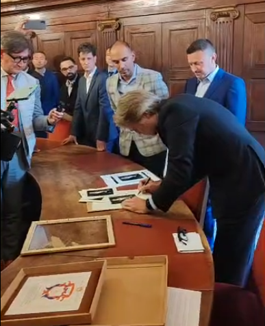 Emanuele Filiberto di Savoia, contestato a Valdieri mentre otteneva la cittadinanza dal piccolo paese