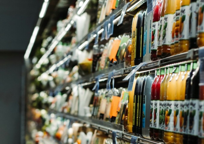 Stretta sui minimarket aperti tutta la notte: chiuderanno prima per evitare assembramenti e bivacchi