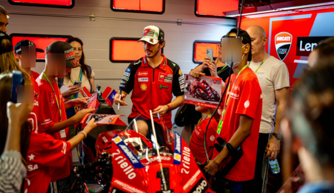 I giovani pazienti oncologici di UGI e ospedale Regina Margherita di Torino ospiti di Pecco Bagnaia al MotoGP di San Marino