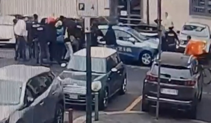 Assalto a Volante della Polizia: 12 anarchici accusati di resistenza, lesioni, violenza e danneggiamento