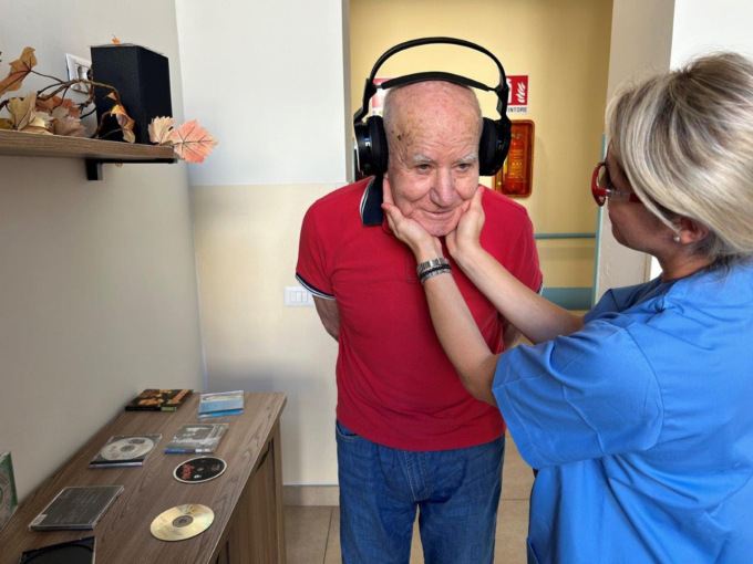 Gli anziani delle case di riposo creano la “playlist dei ricordi” su spotify