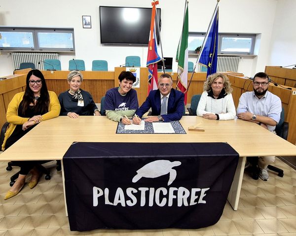 Rivalta di Torino, siglato il protocollo d’intesa con i volontari dell’associazione onlus Plastic Free e il Comune